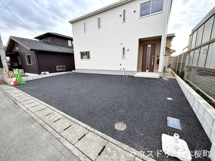 ■車と趣味の幅が広がる場所■単なる駐車スペースではない、洗車やタイヤ交換、DIYにも使える多目的な屋外スペースです