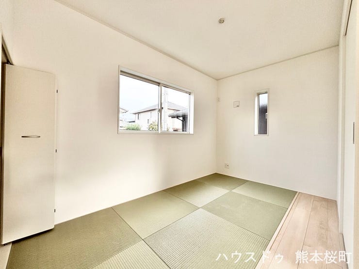 ■憩いと多用途の万能空間■ゲストをもてなし、昼寝や家事にも使える、畳のぬくもりが心地よい多目的スペース