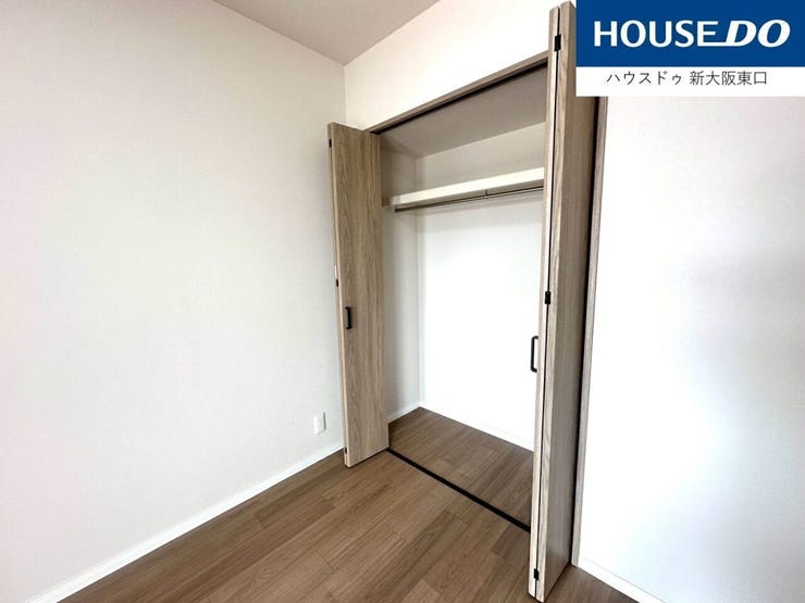 廊下の収納。
ご家族のお荷物はこちらへどうぞ。