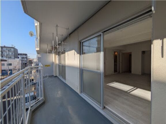 南向きバルコニーで開放感のある空間