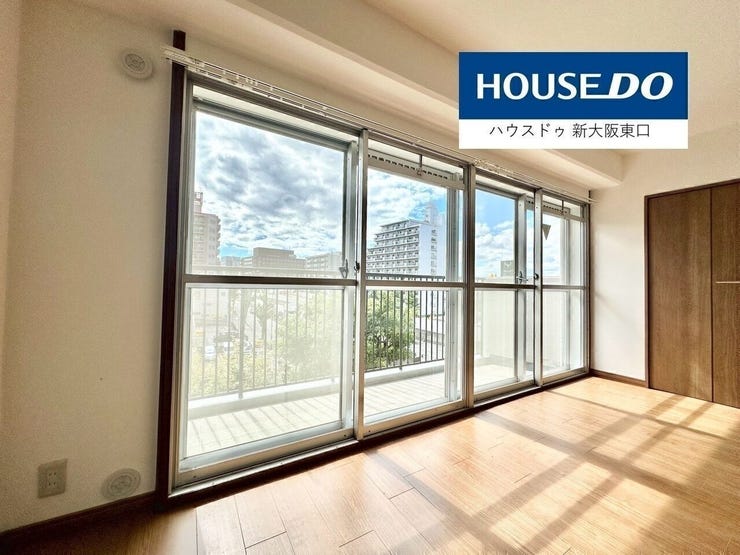 バルコニー
窓が四面でとても明るい!