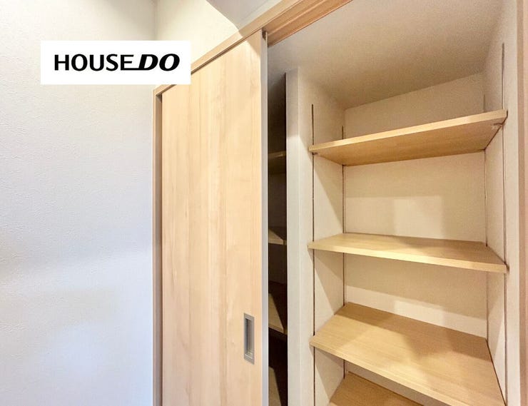 廊下には家族みんながアクセスできる収納がございます♪