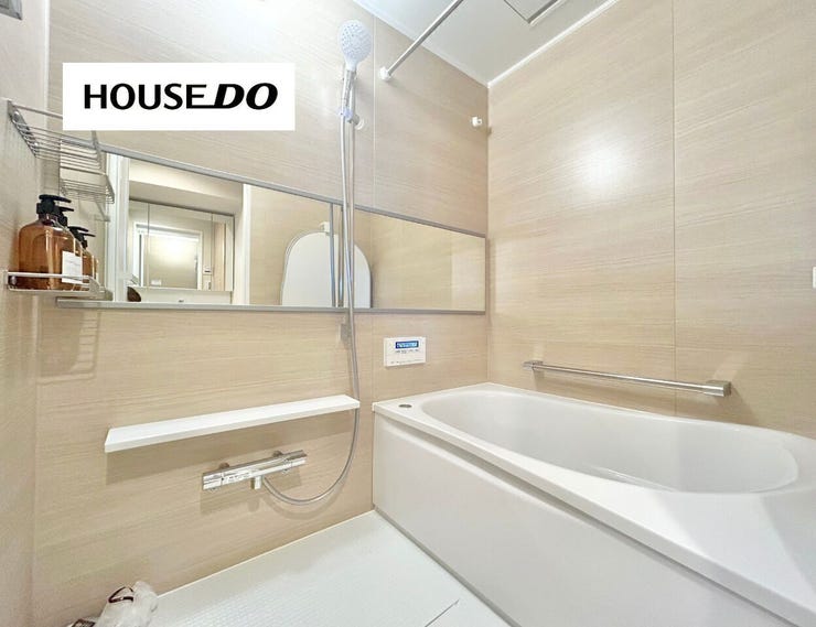 横向きミラーで、浴室が広く感じられます♪さらに追い焚き機能付きでいつでも温かいお湯に浸かれます◎