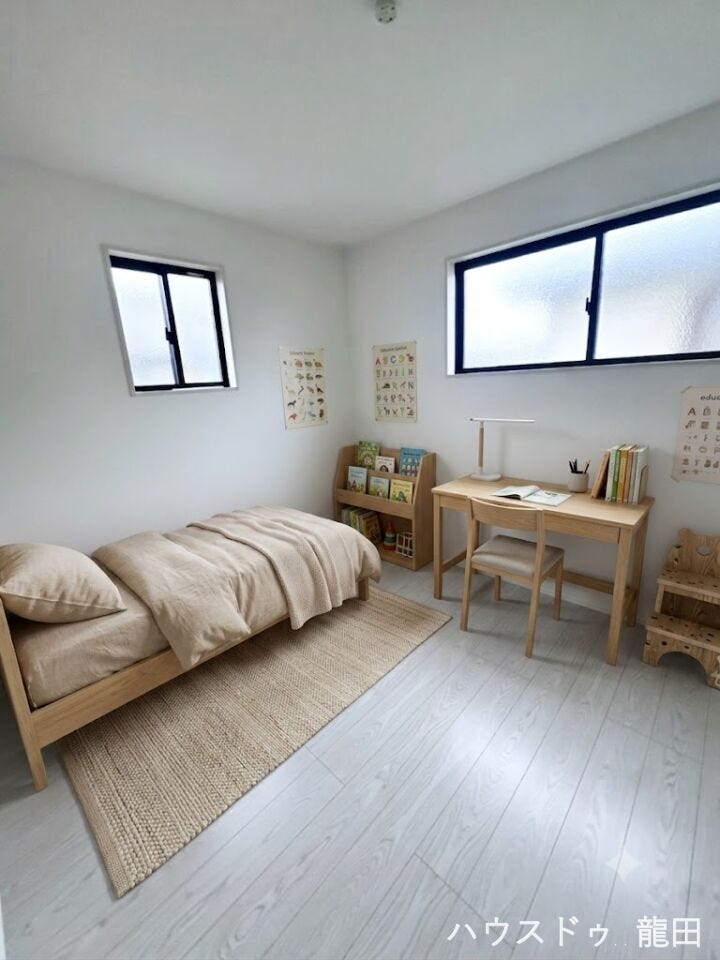 ■□■子ども部屋■□■
ナチュラルな木製家具が似合う、白を基調としたお部屋。お子様の健やかな成長を見守る大切な空間に。
※家具を入れたイメージ写真です