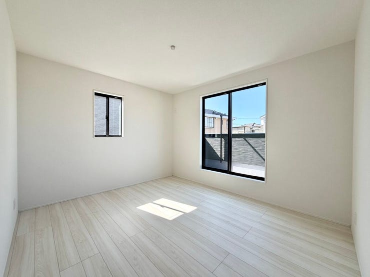 〈7.37帖〉バルコニーに面した明るい洋室が気分をリラックスさせます