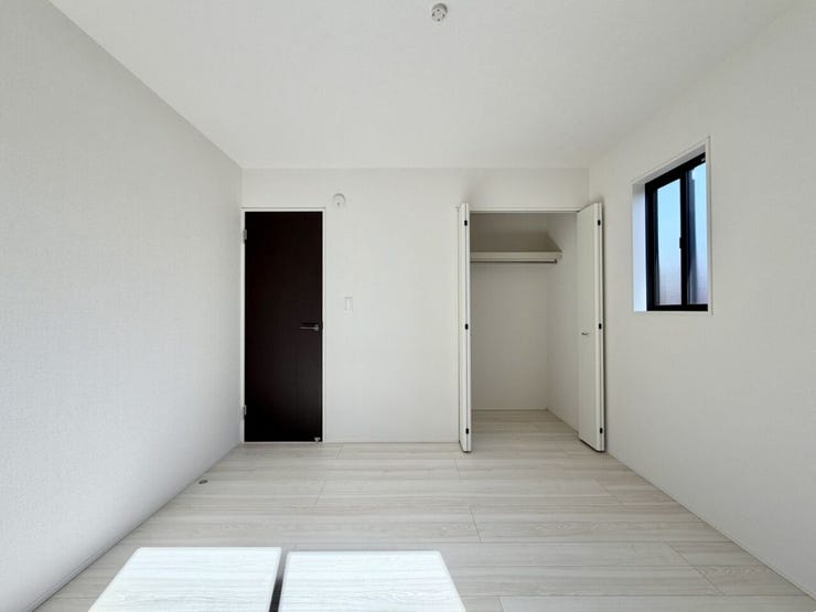 〈6.12帖〉大切な衣類を収納できる大型クローゼットが便利です