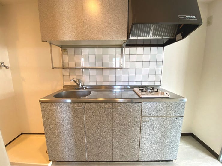 吊戸棚式のキッチンですっきり収納できますね♪