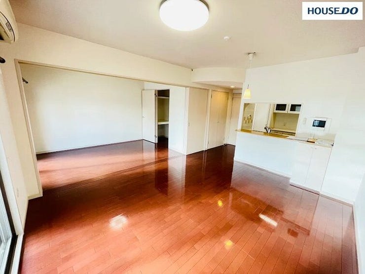 LDKと洋室の境界にある引戸を開け放つと、約20帖の空間になります。