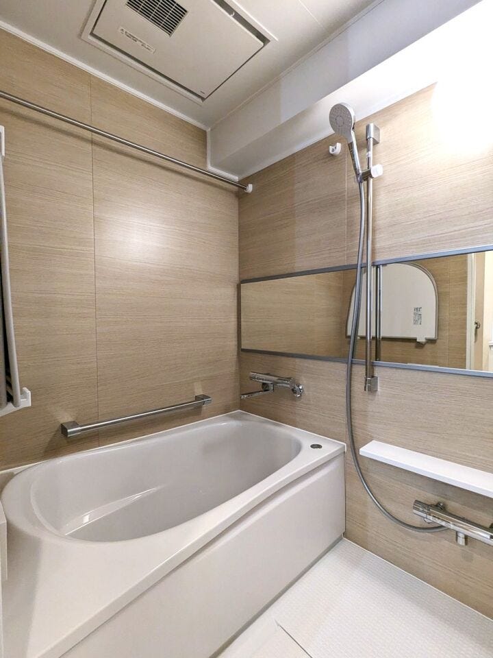 【浴室】
寒い日も安心の換気乾燥暖房機付きのお風呂で一日の疲れをゆっくり癒してください(^^♪