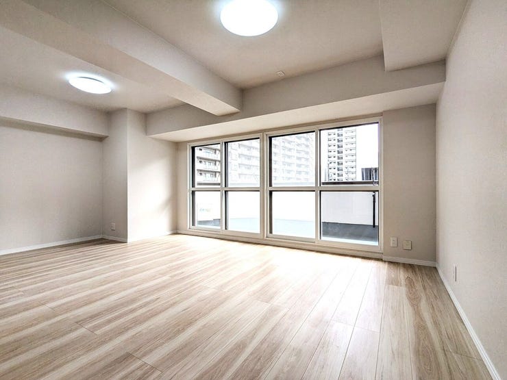 【リビングダイニング】
リビングダイニンにはバルコニーからの陽ざしが入り爽やかな朝を迎えることができます(^^♪