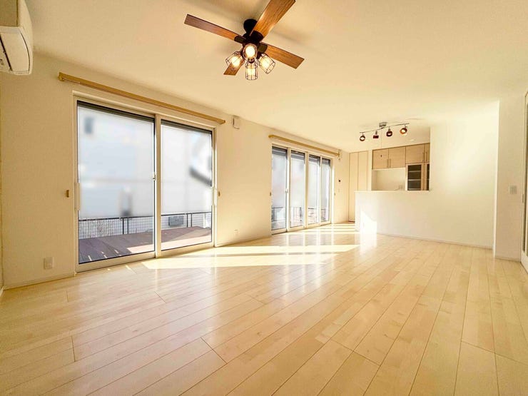 ☆広々リビング・窓開口も広く光がしっかりと届きます☆