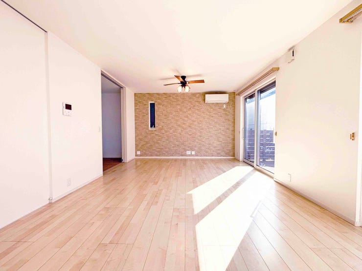 ☆アクセントクロスが映えるリビング☆