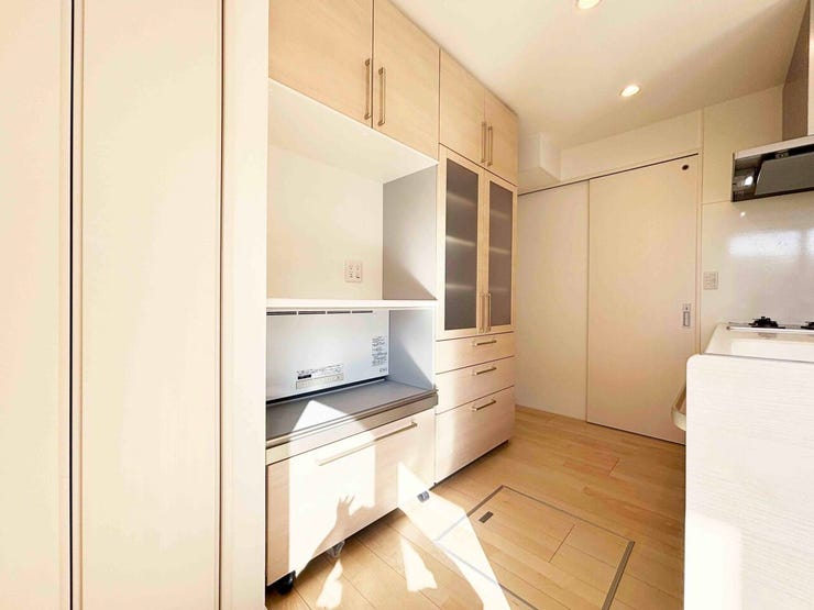 ☆パントリ―と食器棚☆
☆キッチンから洗面へ直接入れる効率的な火事動線☆