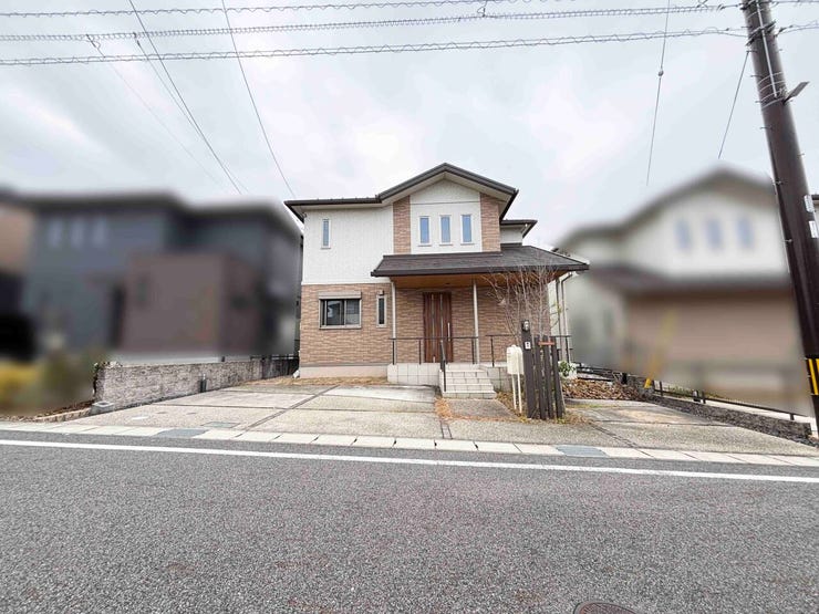 ☆アプローチの階段に手すり完備☆