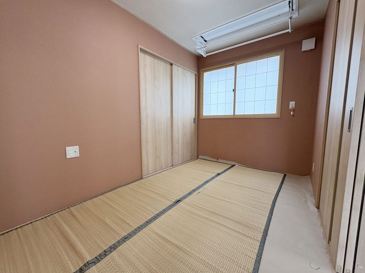 室内(2026年6月)撮影
◎本日案内可能◎
リビング横の5帖の和室。お子様のお昼寝スペースとしてはもちろんちょっとした家事スペースとしても活用できます!