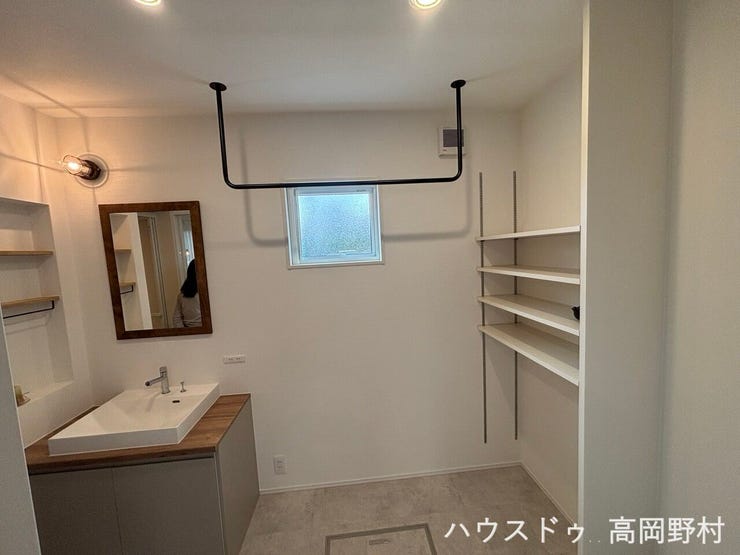 室内干し対応のランドリールーム。
“洗う・干す・しまう”がスムーズにつながる、家事ラク動線も魅力です。