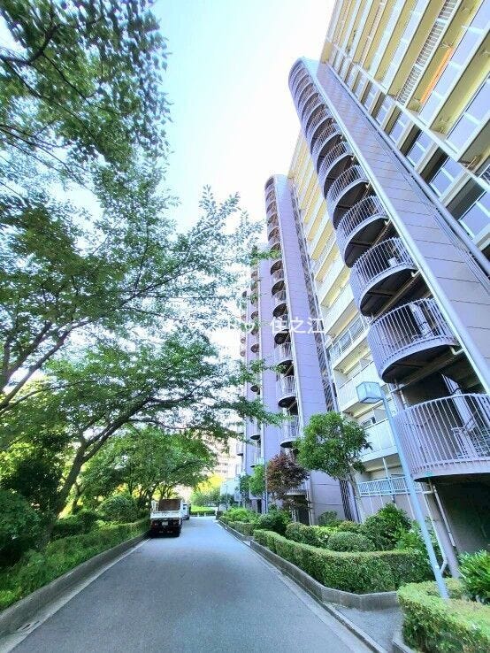 ★マンション内の敷地。植栽も多くあり緑豊かです♪