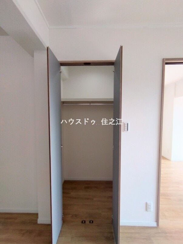 リビングにも収納棚ございます♪収納豊富です