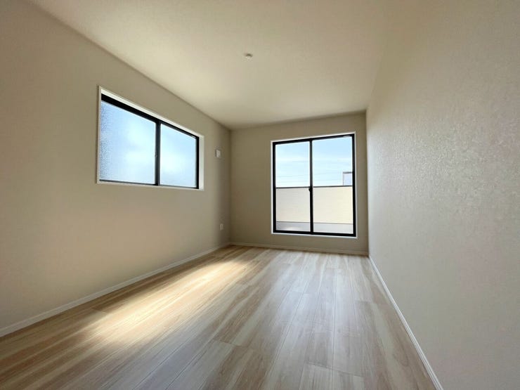 ◇洋室◇ 同仕様
2面採光のお部屋は明るく風通しが良いです♪
収納もしっかり出来ますよ!