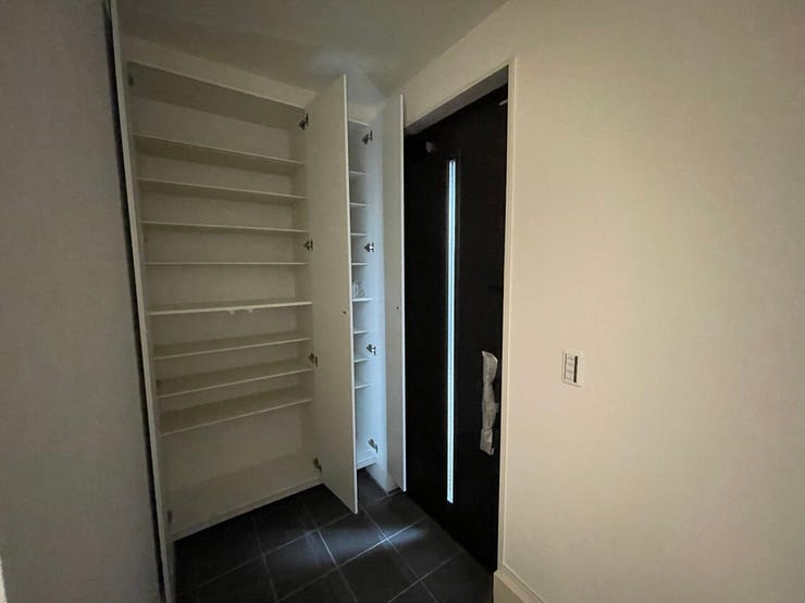 ◇玄関◇ 同仕様
シューズボックス付きの玄関♪
玄関がスッキリとお使いいただけます♪