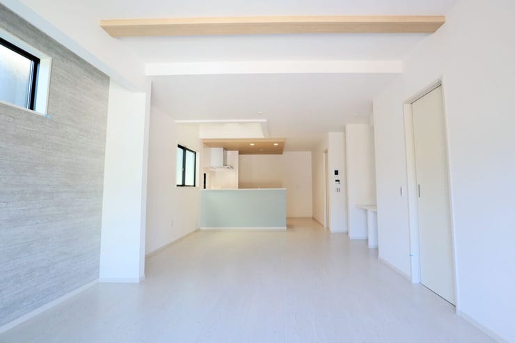 ◇リビング◇ 同仕様
南と東をに開放部のあるリビングは日当たり良好です♪
一家団欒の時間が増えそうですね♪