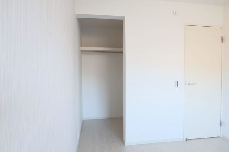 ◇ウォークインクローゼット◇ 同仕様
季節物のお洋服などしっかり収納できます♪旅行鞄などかさばる収納もすっきり片付きますね♪