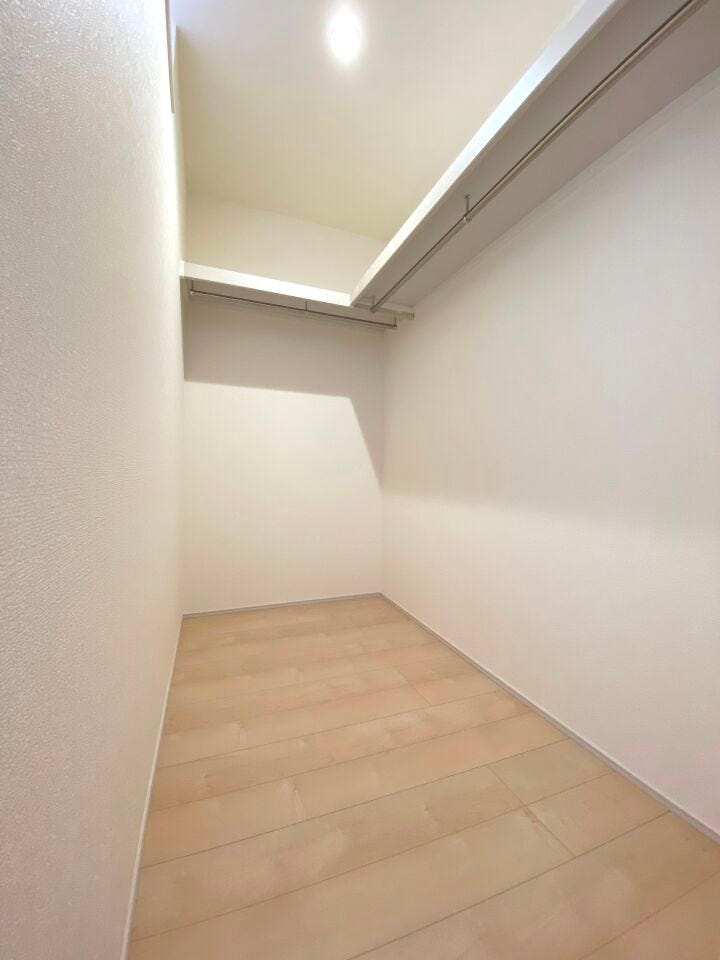 ご夫婦やお子様の衣類をたっぷり保管できます!衣替えもスムーズ♪