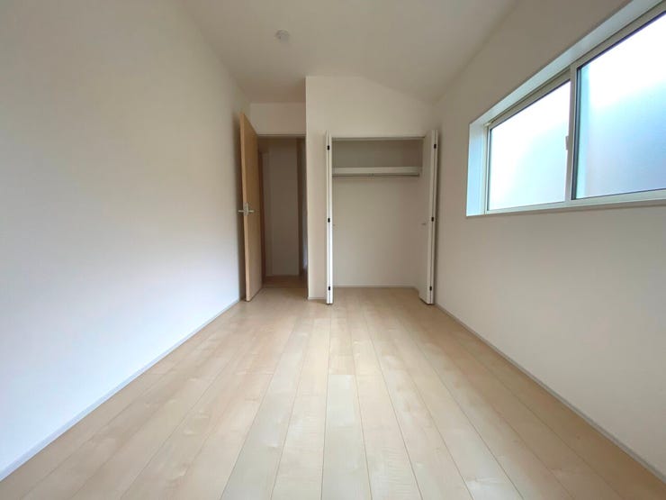 5.13帖の洋室。全居室フローリング仕様でお部屋のお掃除が楽々!