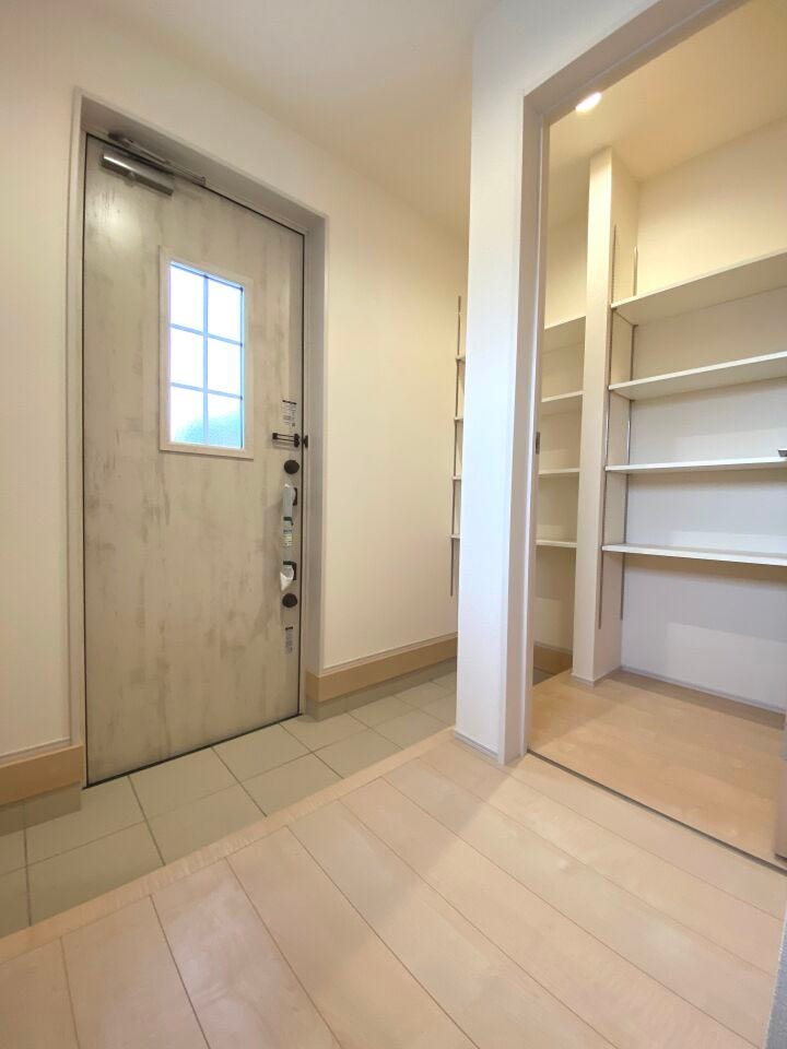 ディンプルキー×ダブルロックドアで安心の防犯性!シューズクロークで整理整頓が叶います♪