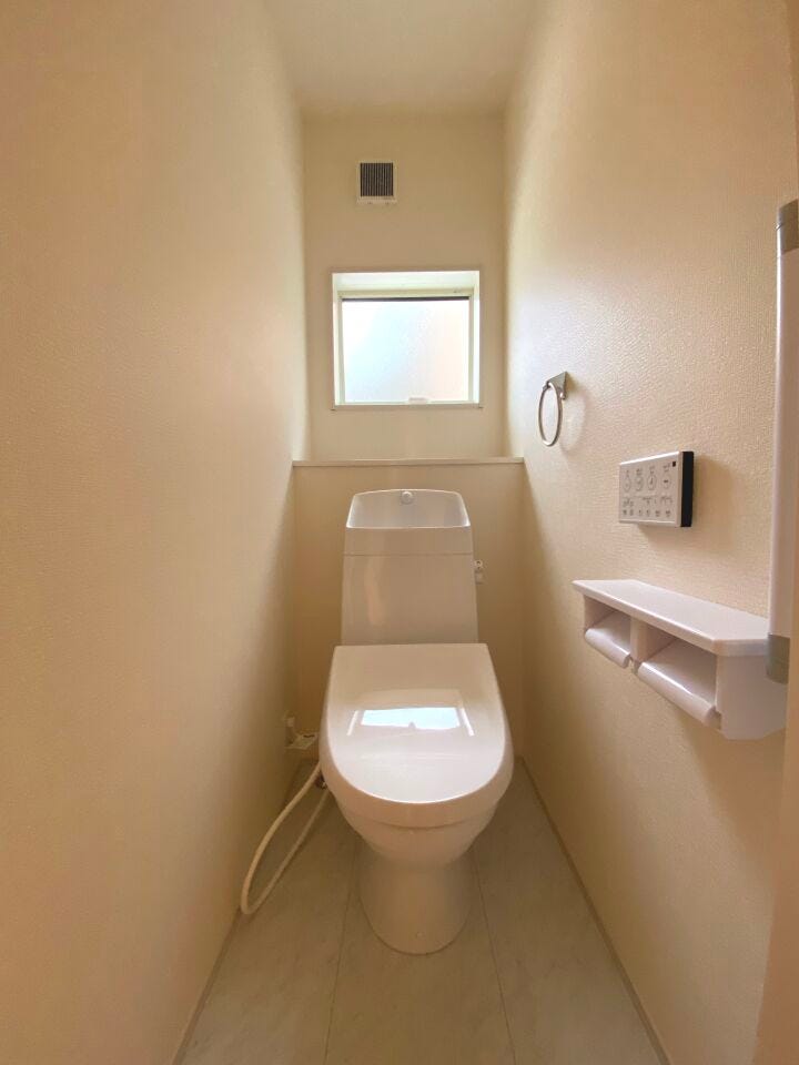 温水洗浄便座付トイレ。各階トイレで混雑時も安心です!