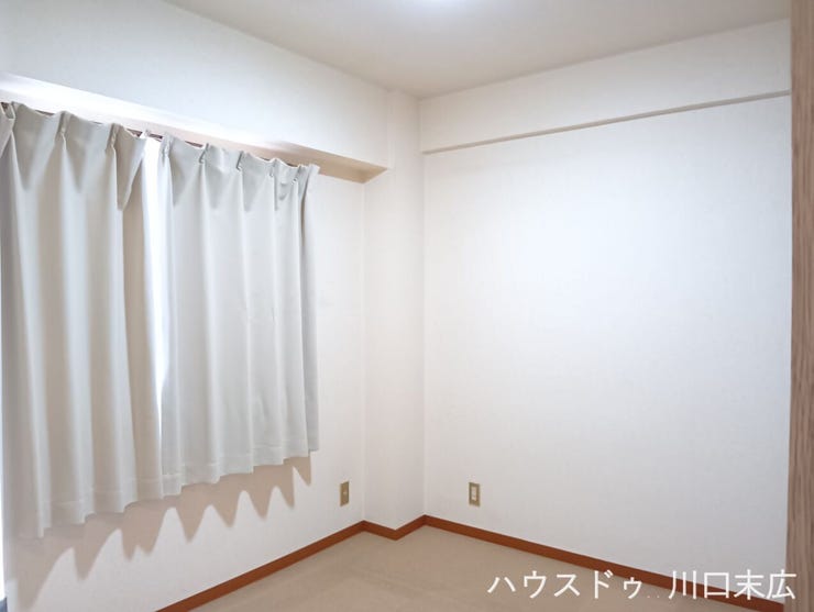 シンプルで飽きのこない内装デザイン。お好みのインテリアを自由に配置し、自分だけのくつろぎ空間を創出できます。