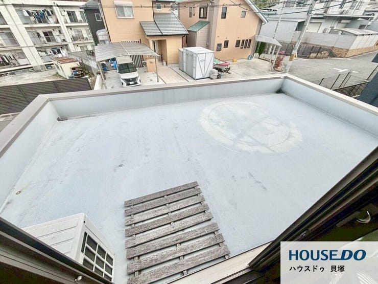 多目的に使えるバルコニーを完備!洗濯物や布団を干すことができます。明るい日差しが差し込むバルコニーは、お部屋にも爽やかな風と暖かな陽差しが差し込み毎日の暮らしを豊かに彩ります。