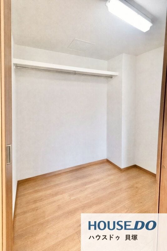 整理整頓がしやすく、収納したものを見渡せるので、その日のトータルコーディネートも楽々できます。毎日のお洋服選びも楽しくなりますね♪
※写真はCG加工により家具や荷物を削除しています。