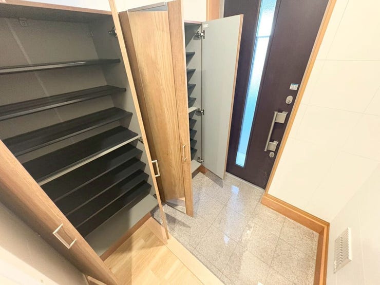 散らかりがちな玄関もシューズボックスでスッキリ♪