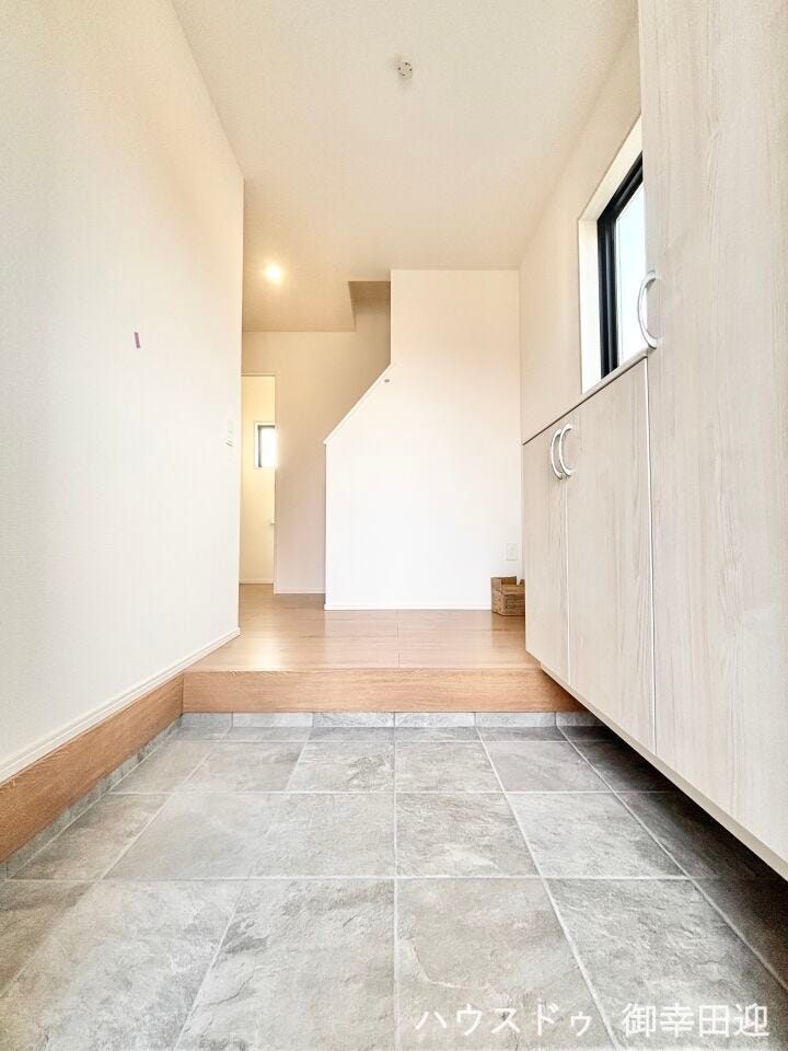 ■「しまう」が叶える美しい玄関■大容量のシューズボックスがあることでいつも整理された、気持ちの良い「家の顔」を保てます。