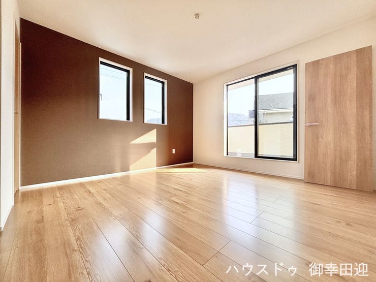 ■2階8.0帖洋室■寝室、書斎、趣味の部屋。家族の成長やライフスタイルに合わせ、様々な使い方ができる快適な空間です。