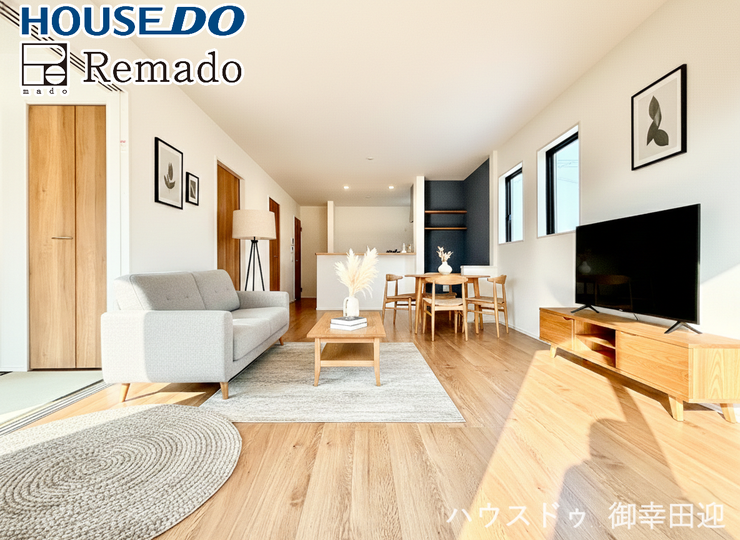 【リビング】
■家族の笑顔が集う中心地■お気に入りの家具を迎え、窓からは心地の良い光が差し込みます。※CGで家具を配置しています。