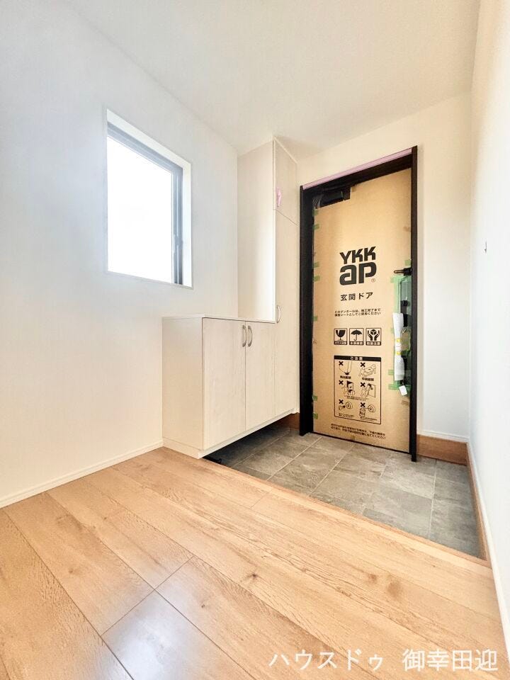 ■「ただいま」の安堵をくれる場所■訪れる人を迎え入れ、帰るたびにホッと一息つける、明るく機能的なエントランス。