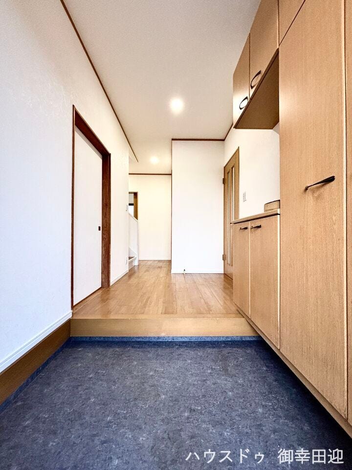 ■「しまう」が叶える美しい玄関■大容量のシューズボックスがあることでいつも整理された、気持ちの良い「家の顔」を保てます。