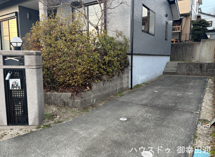 ■車と趣味の幅が広がる場所■単なる駐車スペースではない、洗車やタイヤ交換、DIYにも使える多目的な屋外スペースです。