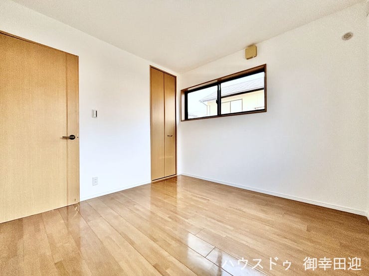 ■2階4.5帖洋室■寝室、書斎、趣味の部屋。家族の成長やライフスタイルに合わせ、様々な使い方ができる快適な空間です。