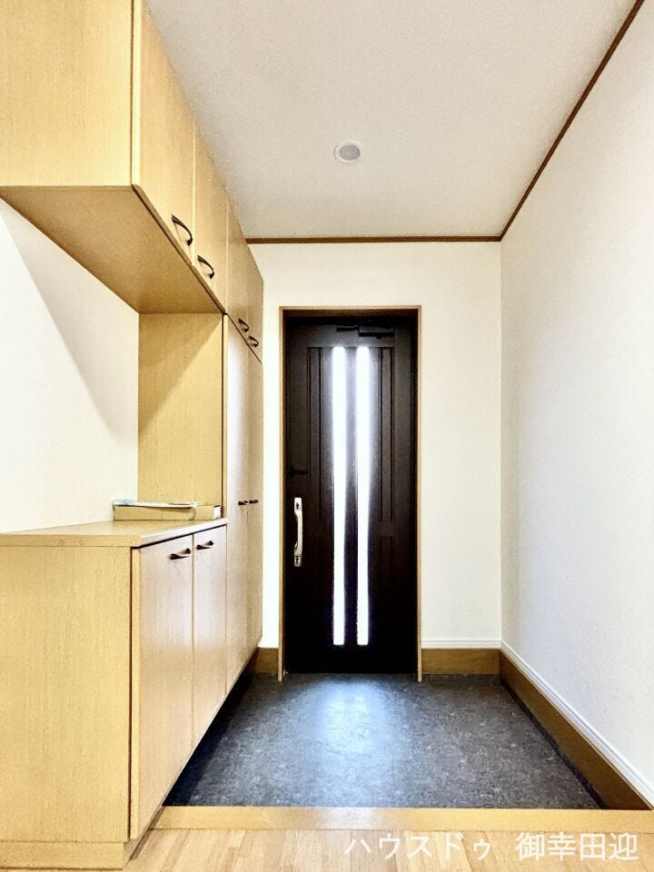 ■「ただいま」の安堵をくれる場所■訪れる人を迎え入れ、帰るたびにホッと一息つける、明るく機能的なエントランス。