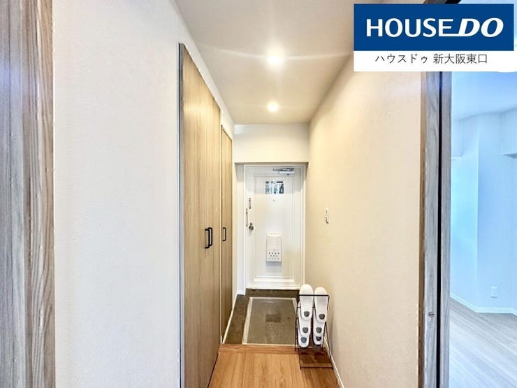 玄関周りの照明を新調予定です。