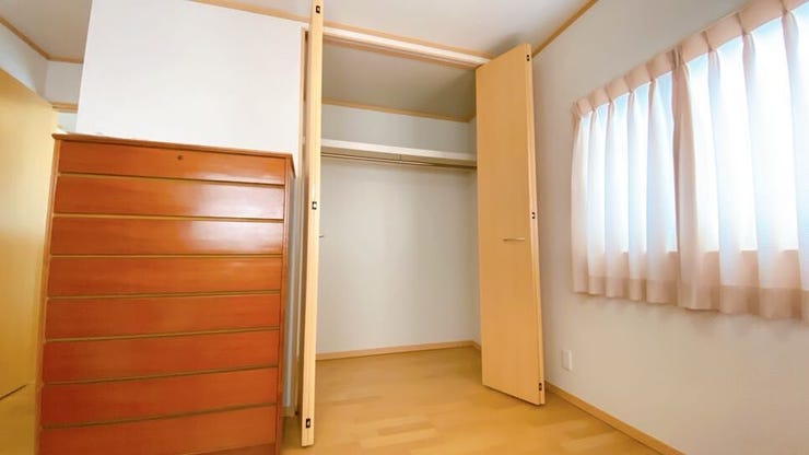 物から大きな荷物まで収納ができ、お部屋を広く使って頂けます◎