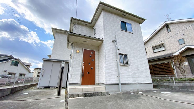 【外観】
「大和西大寺駅」よりバス乗車9分、バス停「平城中山」より徒歩3分の立地◎