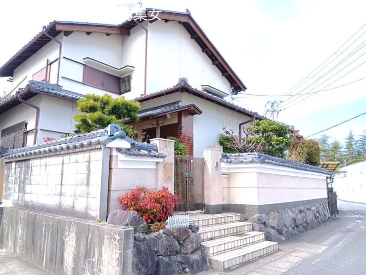 周辺は小高い丘陵地で日当たりもばっちりです