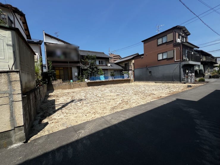 小学校まで徒歩9分の立地なのでお子様の登下校も安心です!