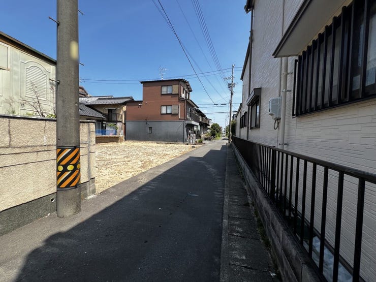近くのコンビニまで徒歩8分!忙しい日でも助かりますね!