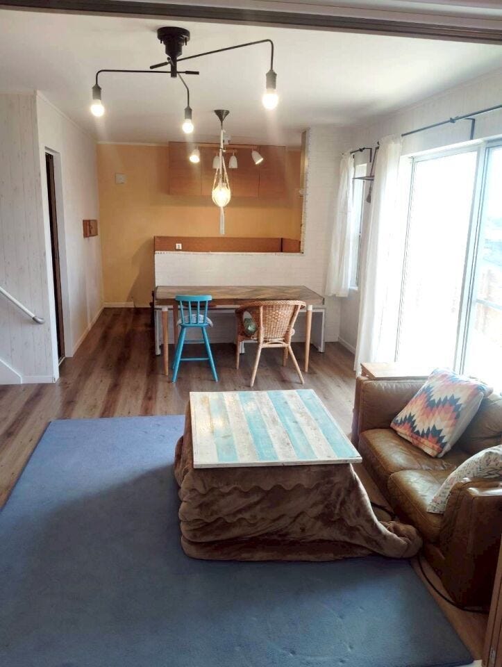 【リビング】
テラスに面した約16.4帖のリビング♪引き戸を開ければ和室とひと続きになり、さらに開放的な空間になります。