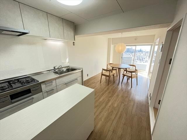 ゆったりとくつろげる広々リビング。同じ時間を共有できる家族団欒の快適空間。